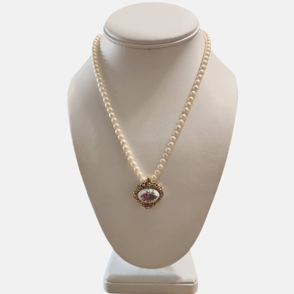 Avon Victorian Revival Pendant Necklace Faux Pearls and Roses